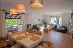 Dining - Holiday Home 'Villa Cal Peso' with Mountain View, Wi-Fi and Air Conditioning (Illes Balears)