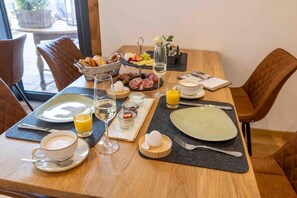 Breakfast and lunch served, German cuisine - Hotel und Landgasthof Zachschuster (Gaißach)