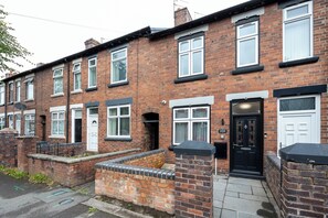 House, 4 Bedrooms, Garden View | Exterior - Cosy 4 Bed Townhouse Near Keele University and Royal Stoke Hospital (Newcastle-Under-Lyme)