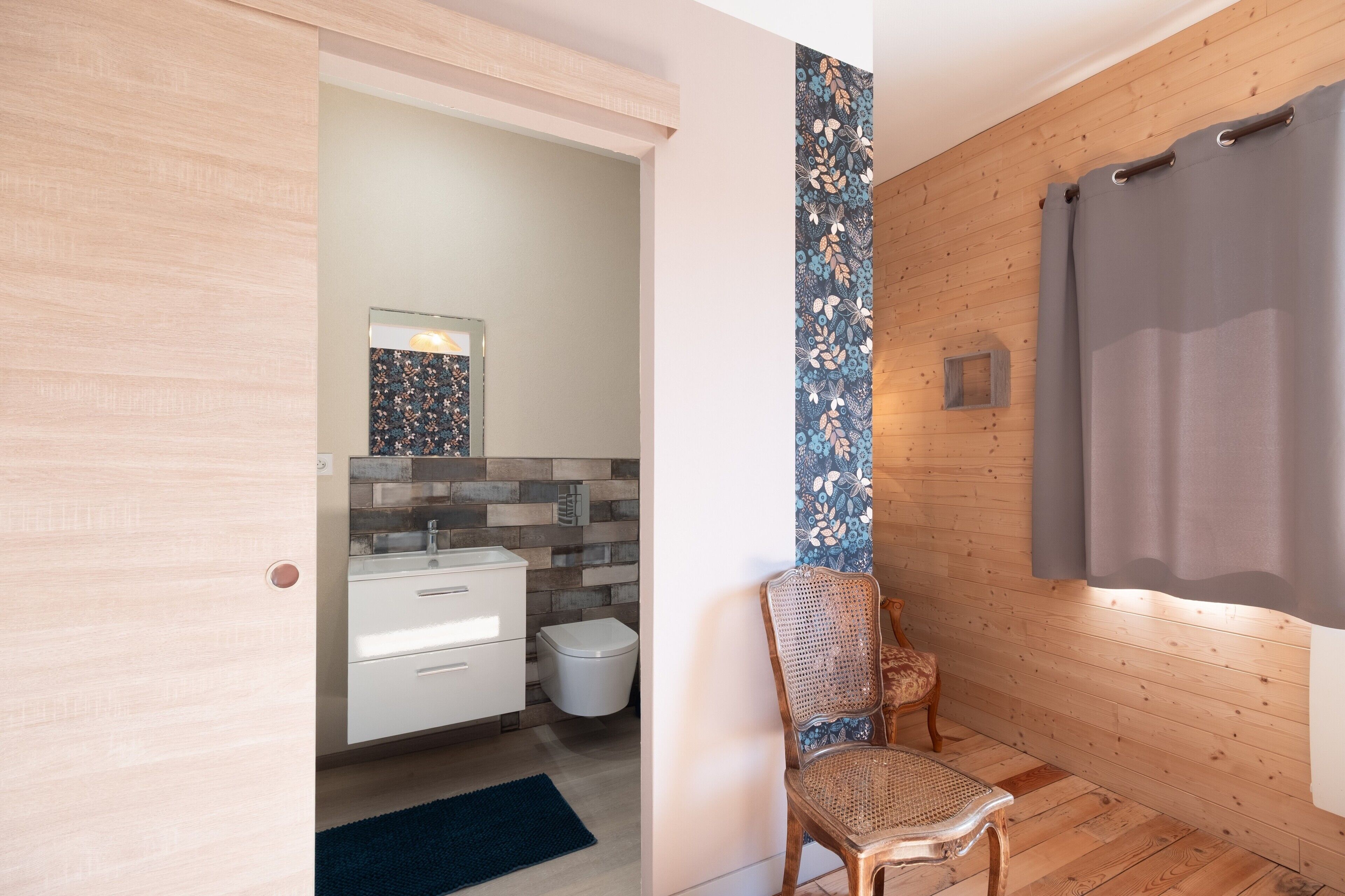 Shower, towels