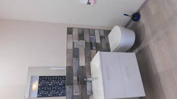 Een douche, handdoeken