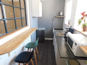 Private kitchen - Guest Room 'Chambre Myrtille' with Wi-Fi (Brû)