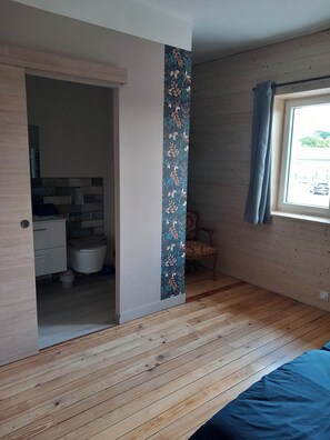 Interior - Guest Room 'Chambre Myrtille' with Wi-Fi (Brû)