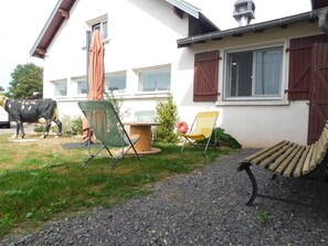 Property grounds - Mirabelle Room with Wi-Fi (Brû)