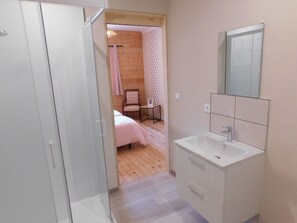 WiFi, bed sheets - Mirabelle Room with Wi-Fi (Brû)