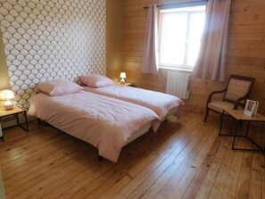 WiFi, bed sheets - Mirabelle Room with Wi-Fi (Brû)