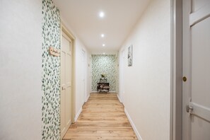 Interior - Jonquille Room with Wi-Fi (Brû)