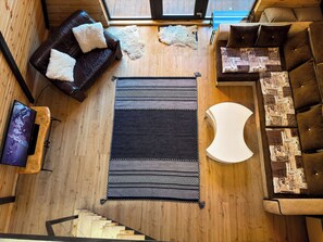 Cabana, banheira de imersão, vista para a montanha | Área de estar | TV de tela plana