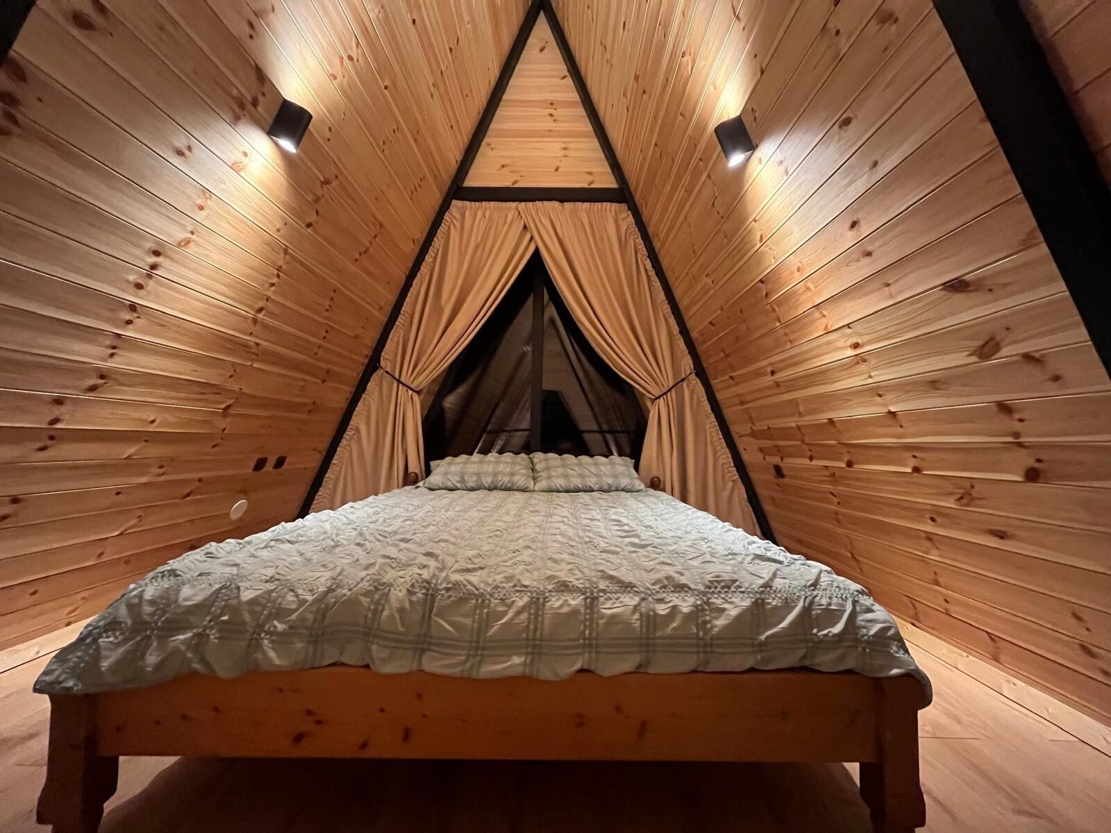 Cabin, Hot Tub, Mountain View | Iron/ironing board, free WiFi