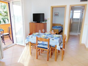 Apart Daire, 1 Yatak Odası, Balkon, Bahçe Manzaralı | Yemek odası