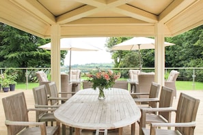 Outdoor dining - The Coach House (Falmouth)