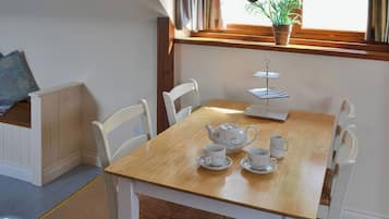 Cottage | Dining