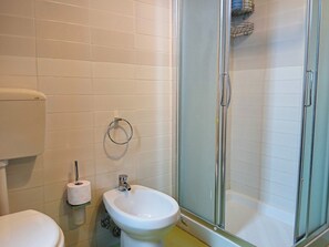 Villa, 2 chambres, vue sur le jardin | Salle de bain