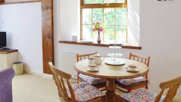 Cottage | Dining