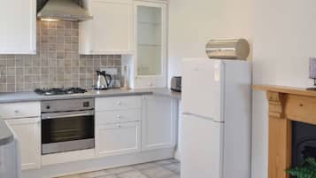 Cottage | Private kitchen | Cookware/dishes/utensils