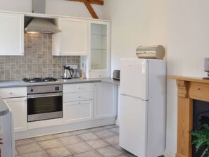 Cottage | Private kitchen | Cookware/dishes/utensils - Farrier Cottage (Falmouth)