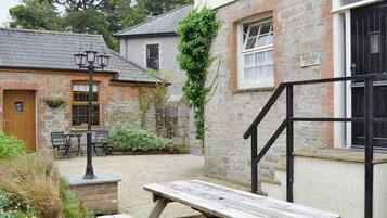 Cottage | Outdoor dining