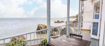 Val's Seaview