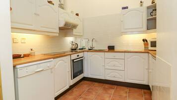 Cookware/dishes/utensils