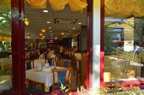 Apartment, 1 Bedroom, Balcony | Outdoor dining - Super Villaggio Planetarium Resort B4 one Bedroom Apartment Sleeps 4 Persons (San Michele al Tagliamento)