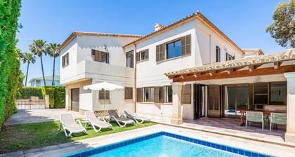 Holiday Home 'Llenaire Gran Beach House' with Mountain View, Wi-Fi and Air Conditioning