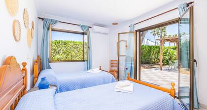 Holiday Home 'Llenaire Gran Beach House' with Mountain View, Wi-Fi and Air Conditioning