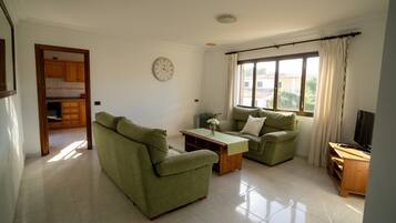 TV, tavolo da ping pong