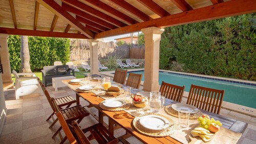 Holiday Home 'Llenaire Gran Beach House' with Mountain View, Wi-Fi and Air Conditioning