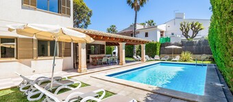 Holiday Home 'Llenaire Gran Beach House' with Mountain View, Wi-Fi and Air Conditioning