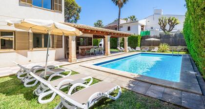 Holiday Home 'Llenaire Gran Beach House' with Mountain View, Wi-Fi and Air Conditioning