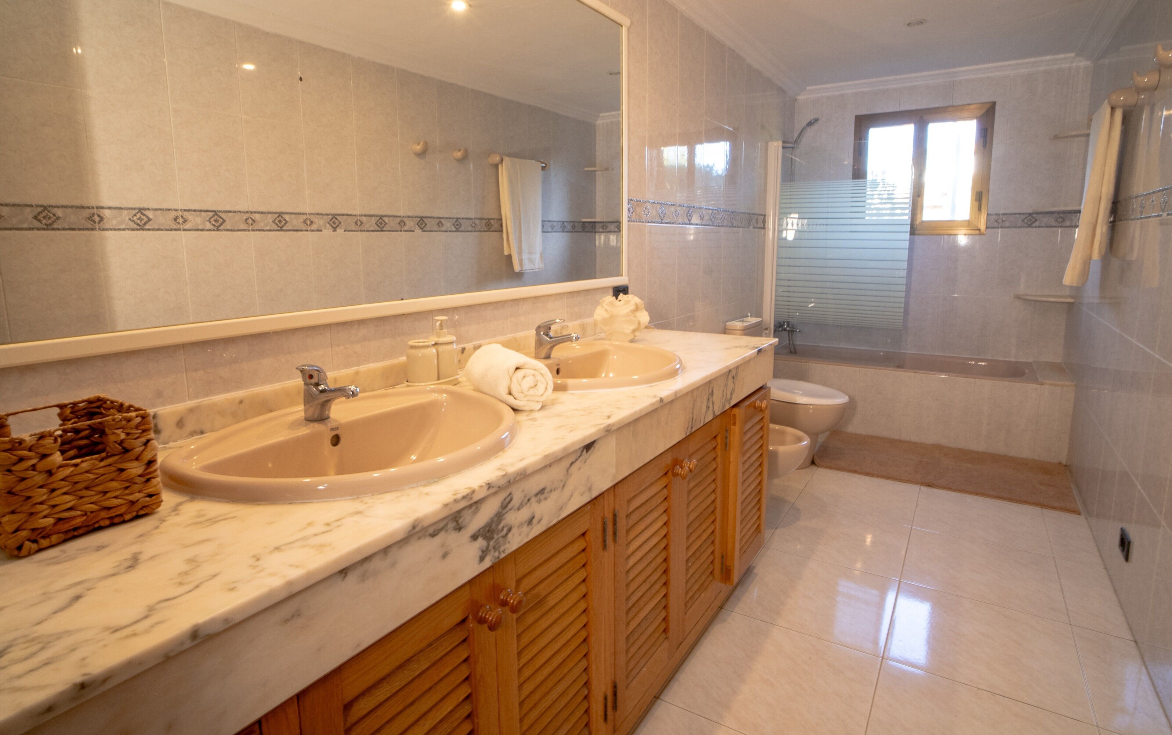 Bruser, hårtørrer, håndklæder