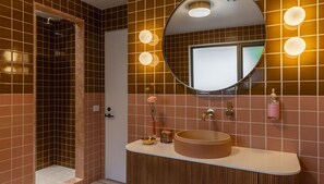 Shower, towels - The Berry Bungalow, Berry (Berry)