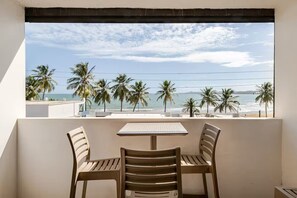 Outdoor dining - Cozy apartment in front of the sea  (Luquillo)