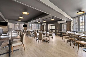 Dining - Blue Ridge Mountain Views + Pool. Gym. Restaurant. (Waynesville)