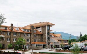 Exterior - Blue Ridge Mountain Views + Pool. Gym. Restaurant. (Waynesville)