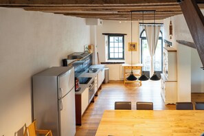 Fridge, microwave, oven, stovetop - House 1 on the Embourg estate (Souvigny)