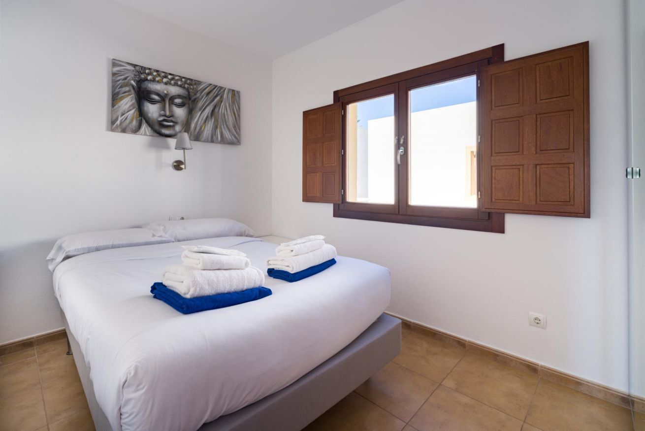 In-room safe, iron/ironing board, travel cot