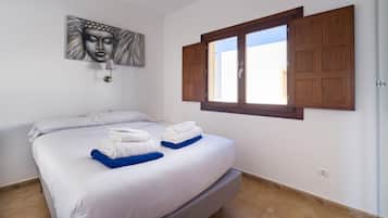 In-room safe, iron/ironing board, travel cot