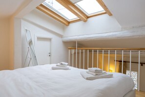2 chambres, fer et planche à repasser