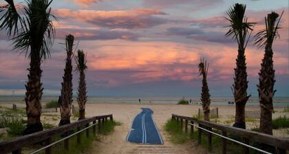 Marshlands Views + Golf Course. Pool. Restaurant.