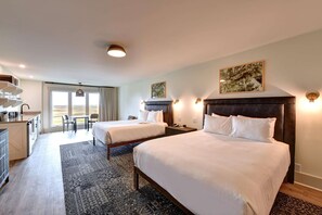 Työpöytä, silitysrauta/-lauta, Wi-Fi, vuodevaatteet