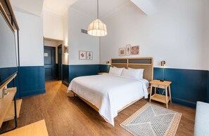 Työpöytä, silitysrauta/-lauta, Wi-Fi, vuodevaatteet