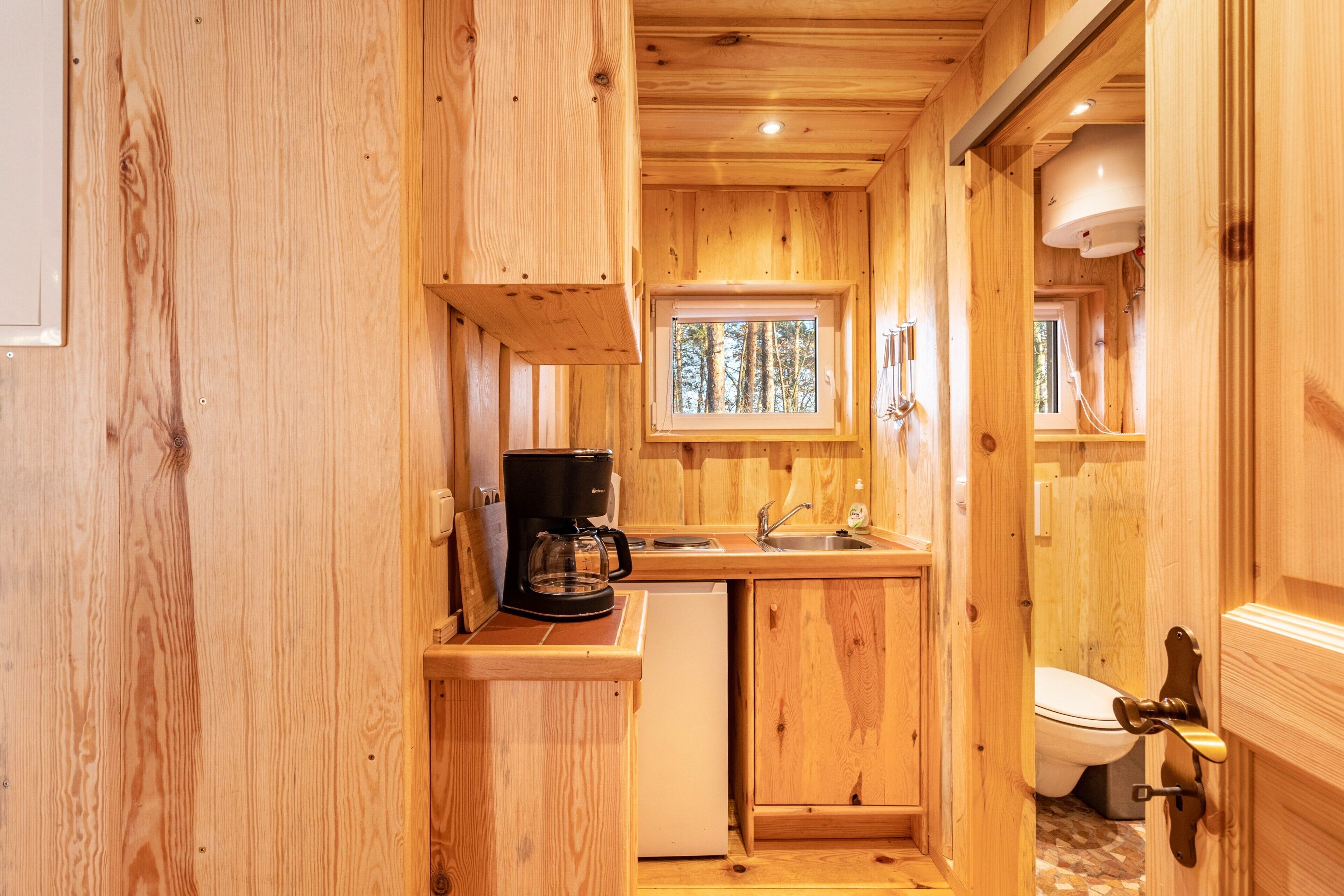 Refrigerador, placa de cocina, cafetera/tetera, tetera/pava eléctrica