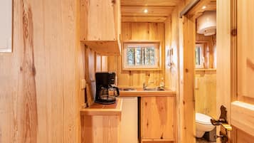 Refrigerador, placa de cocina, cafetera/tetera, tetera/pava eléctrica