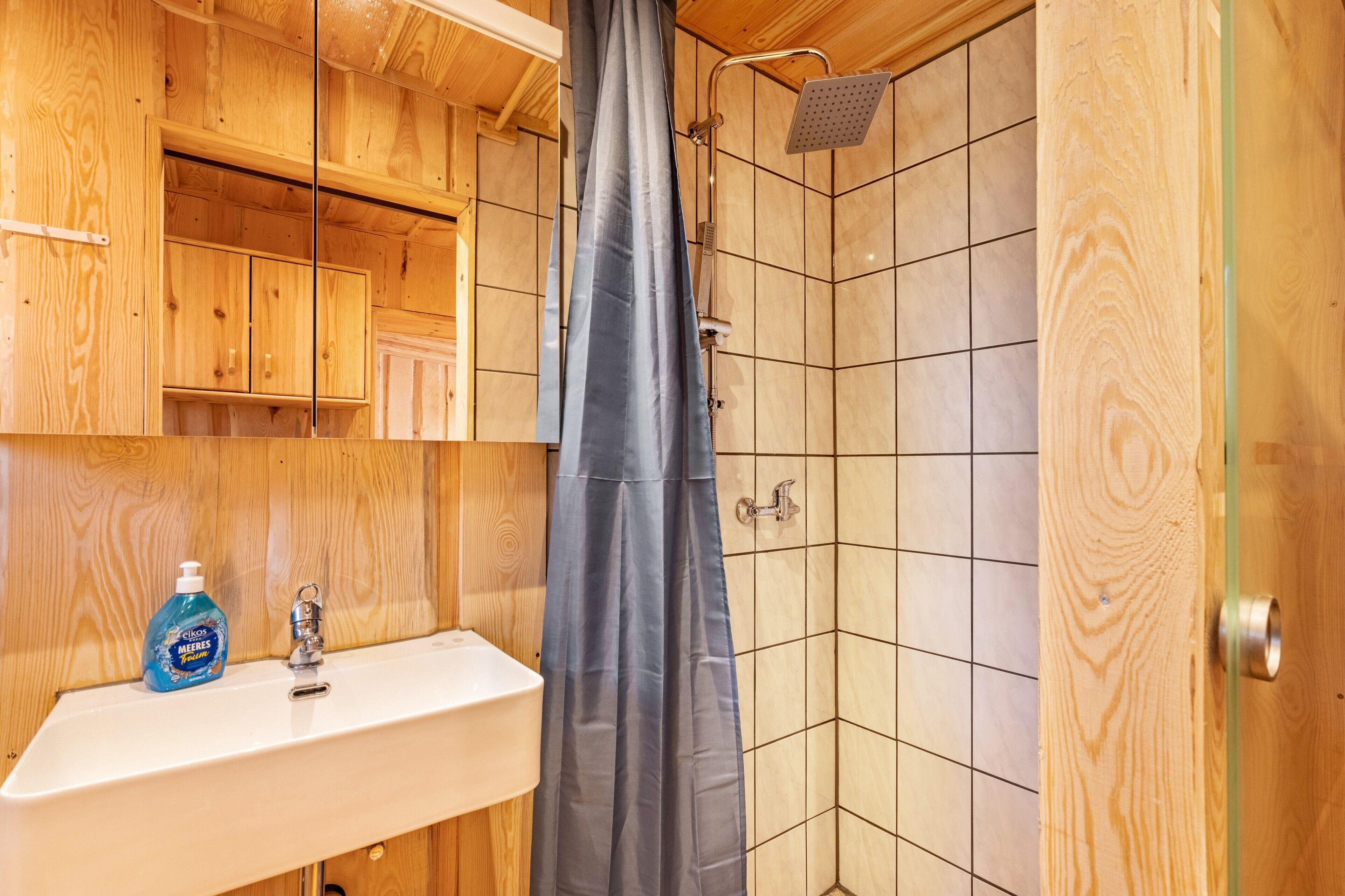 Douche, serviettes fournies
