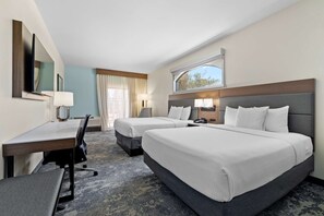 Desk, iron/ironing board, WiFi, bed sheets - Boardwalk Area Stay | Heated Pool + Breakfast (Santa Cruz)