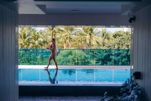 Pool - Direct Ocean Views + Infinity Pool. Sauna. Gym. (Honolulu)