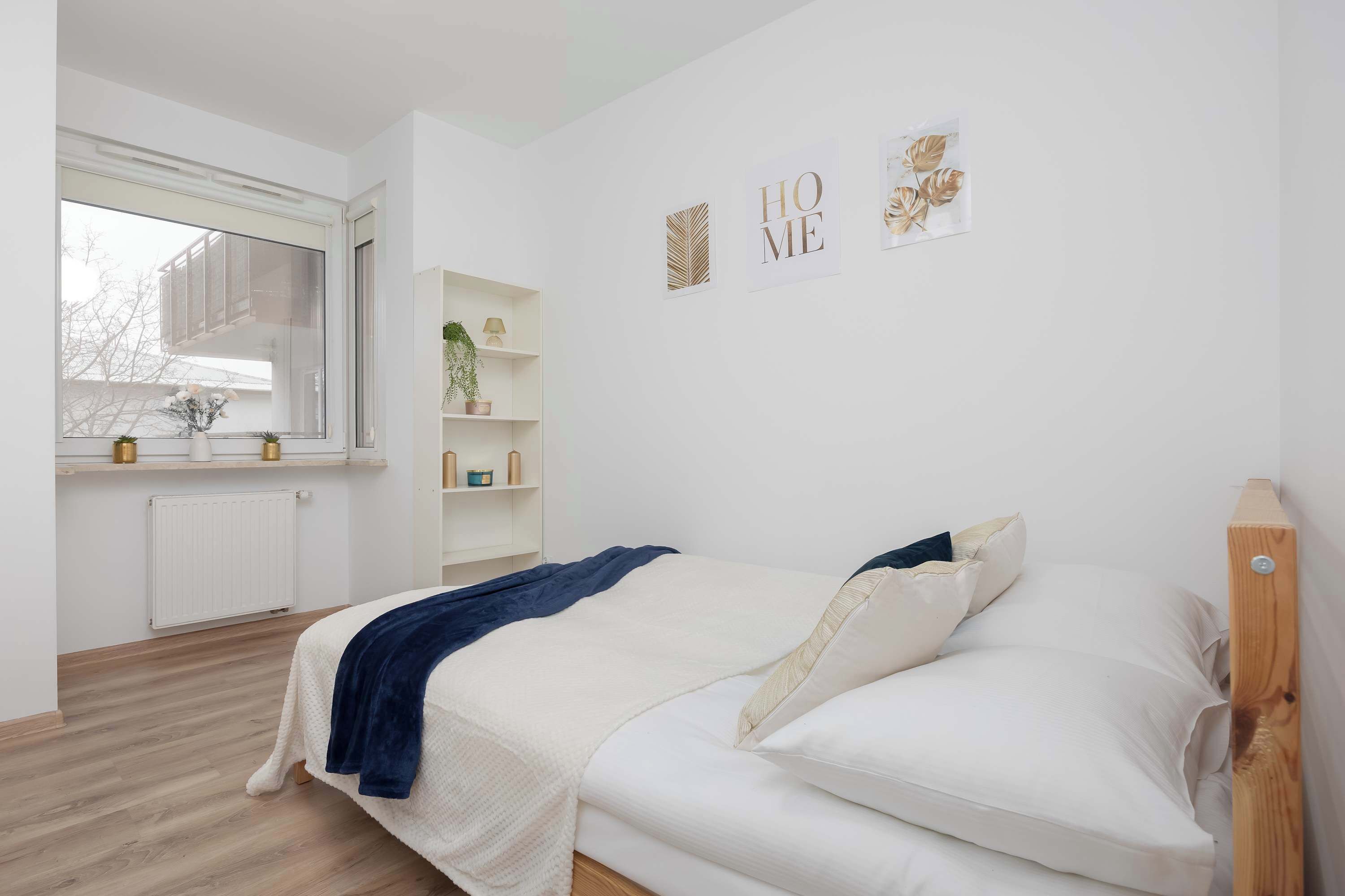 Iron/ironing board, travel crib, WiFi, bed sheets