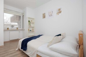 Iron/ironing board, travel crib, WiFi, bed sheets - Nasielska 23 Warszawa | Bright Apartment with Bathtub and Balcony (Warszawa)