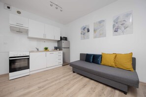 Interior - Nasielska 23 Warszawa | Bright Apartment with Bathtub and Balcony (Warszawa)